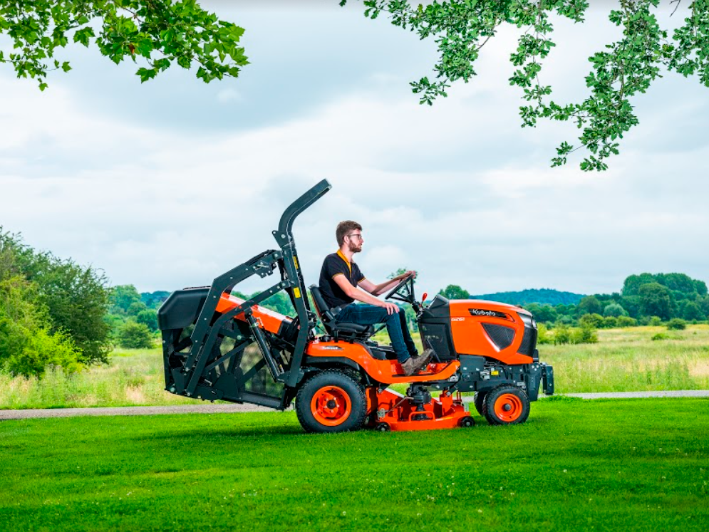 Tracteur tondeuse professionnel KUBOTA 23ch 122cm bac560l en hauteur