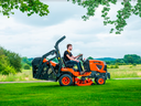Tracteur tondeuse professionnel KUBOTA 23ch 122cm bac560l en hauteur
