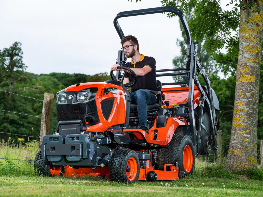 Tracteur tondeuse professionnel KUBOTA 23ch 122cm bac560l en hauteur