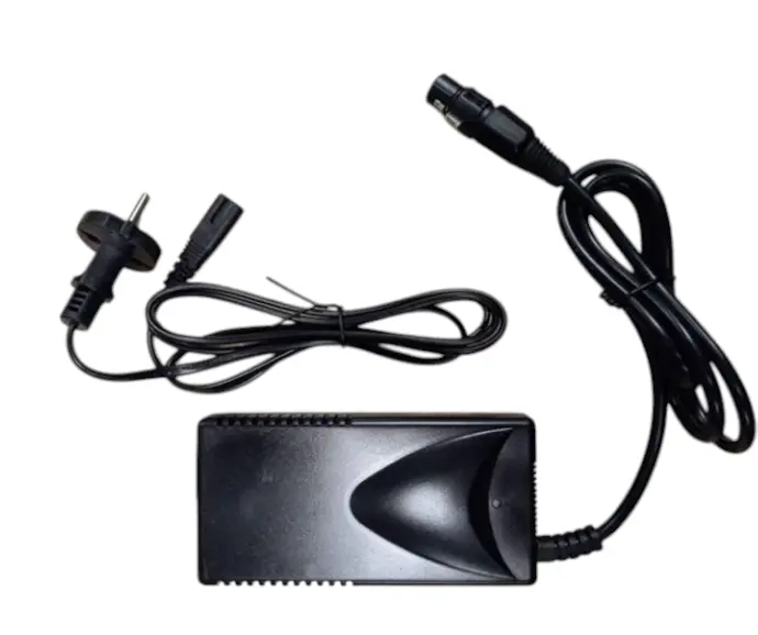 Chargeur 1.0/50vdc Pellenc 132658 + cordon pour batterie ULIB 400, 200 et Poly 5,  250 (remplace réf. 62398R et 46229)