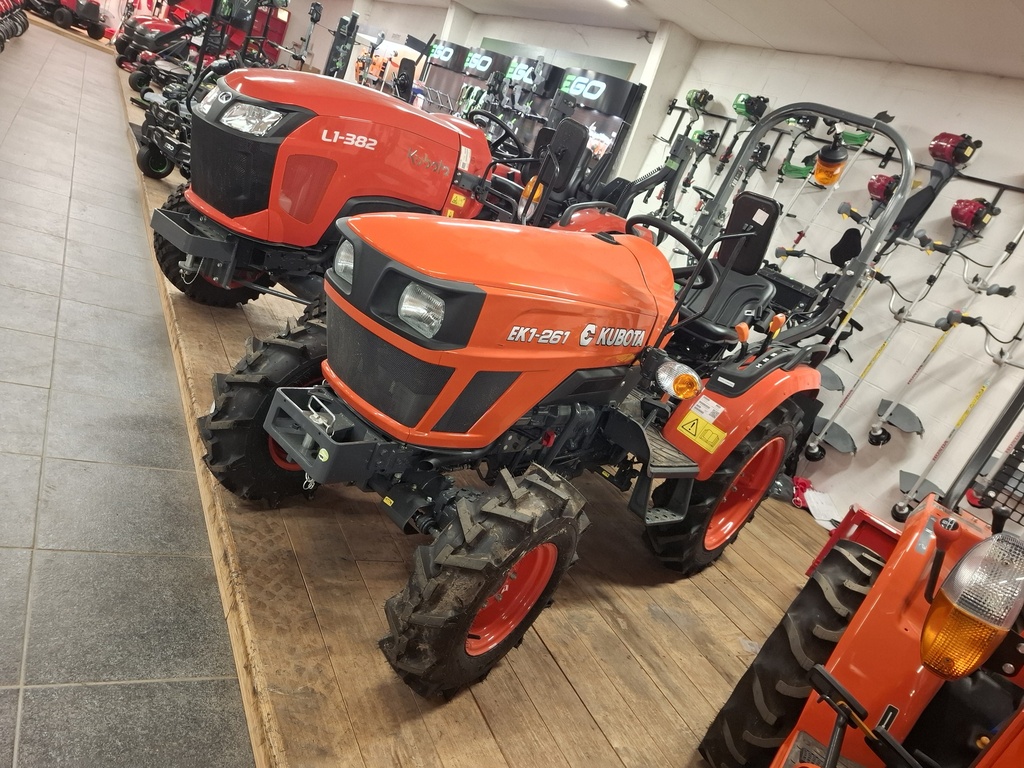 [KUBOTA EK1261DT-AGR] Tracteur KUBOTA 4x4 EK1-261 DT avec roues Agraires av: 6.00-12 ar: 8.3-20- 26cv - 3 cylindres, EK1261DT, KUBOTA EK1261DT-AGR, W30TC00026